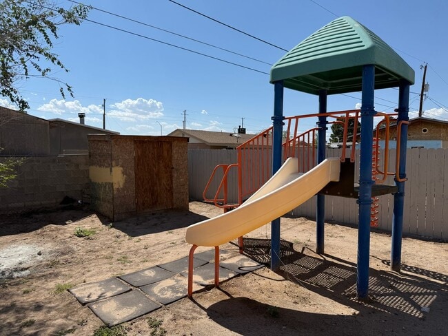 Building Photo - Socorro 2 Bedroom 1 Bath