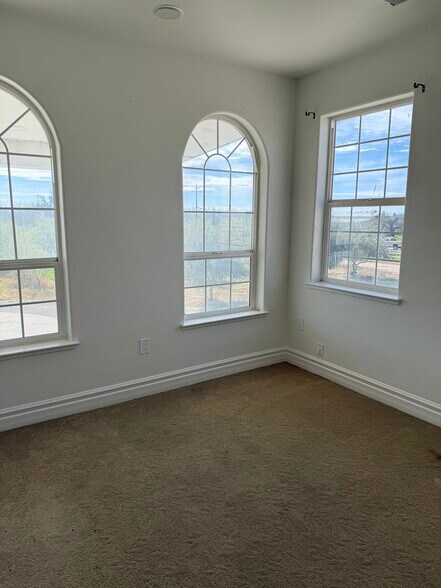 Building Photo - 31195 Lone Tree Rd