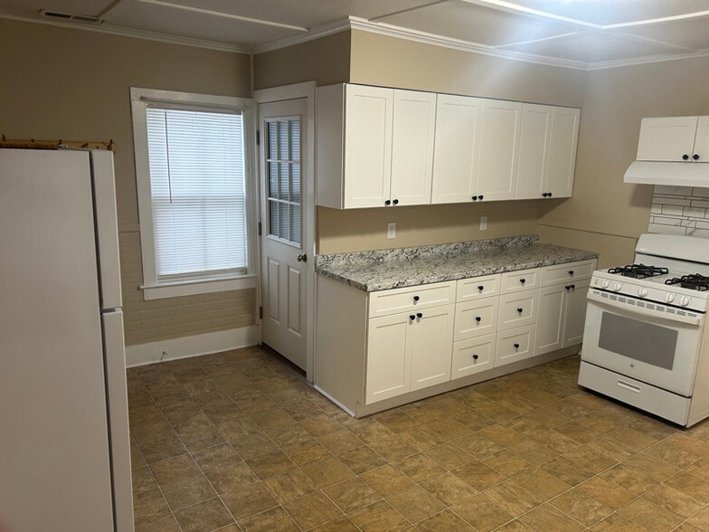 Building Photo - 113 Ballston Ave