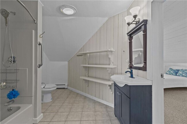 Building Photo - 167 Coggeshall Ave