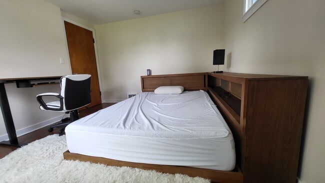 Bedroom 4 - 156 Stoneleigh Ave