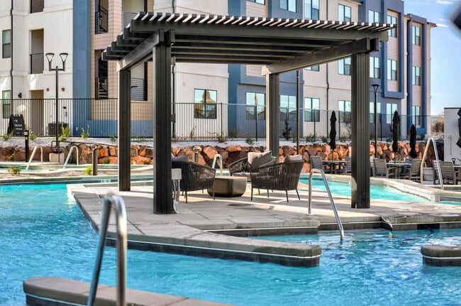 Building Photo - 206 N Chapparell Dr