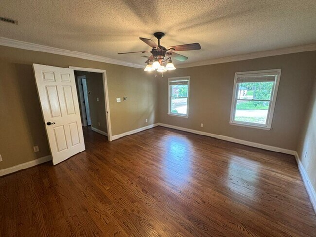 Building Photo - 483 Cambridge Way
