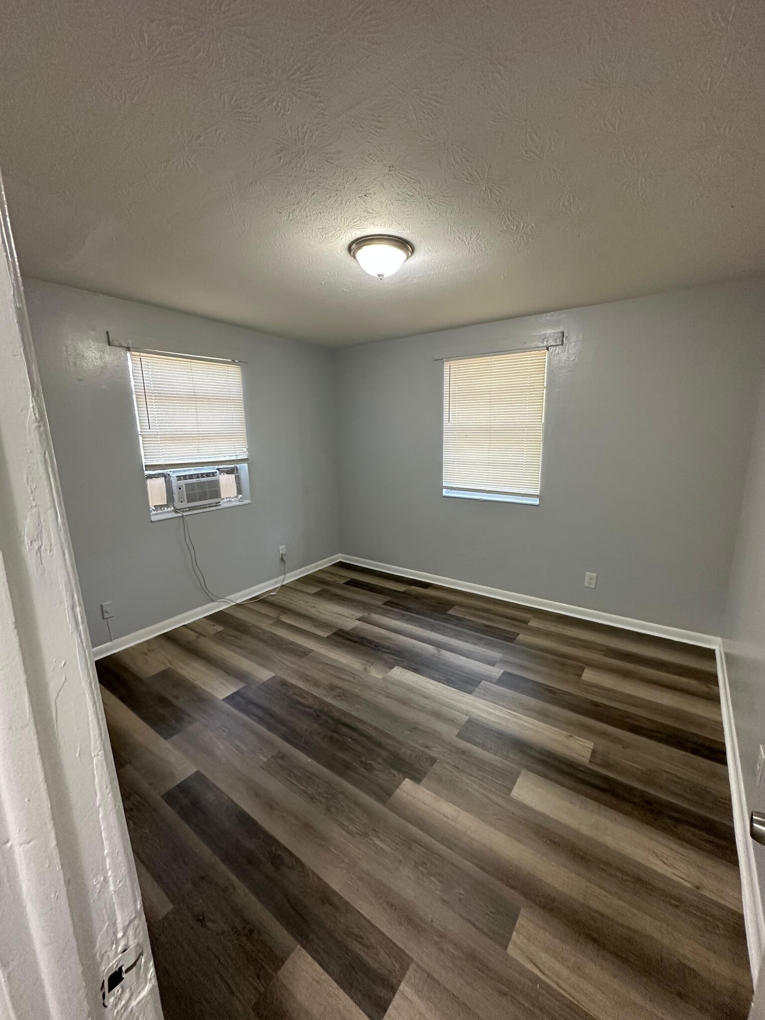 Building Photo - 1625 W 26th St