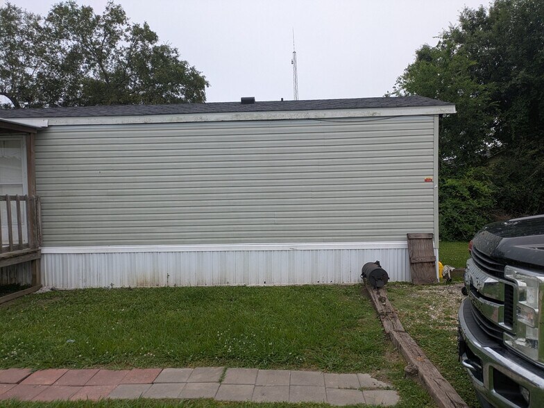 Building Photo - 203 E Lincoln St