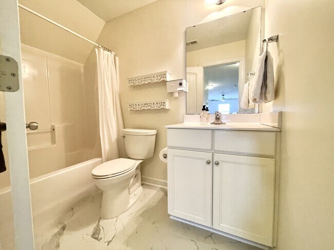 Building Photo - 126 Watchmen Ln