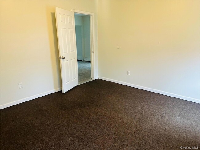 Building Photo - 122 Smith St