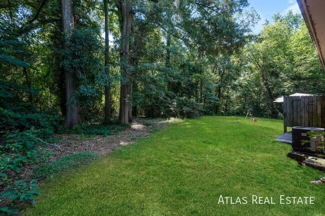 Building Photo - 322 Lexington Heights