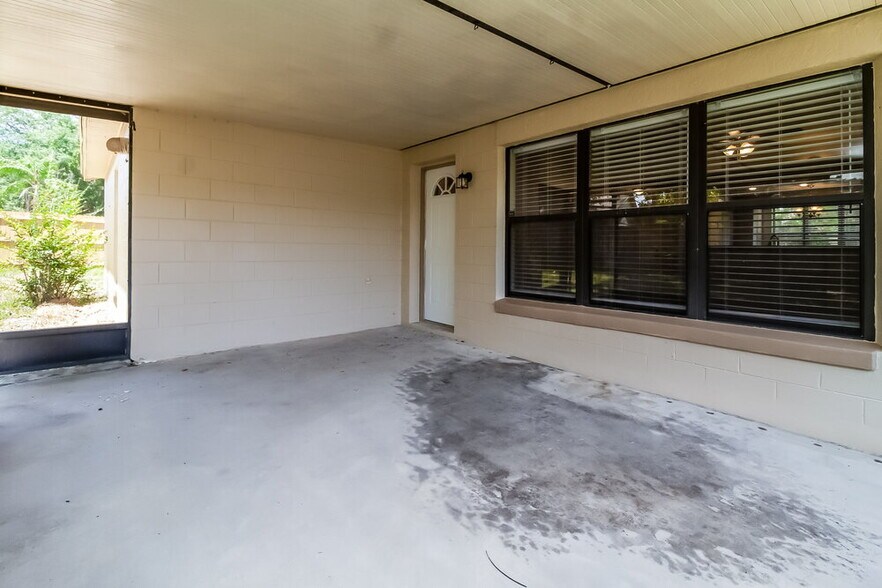 Building Photo - 1063 Alpug Ave