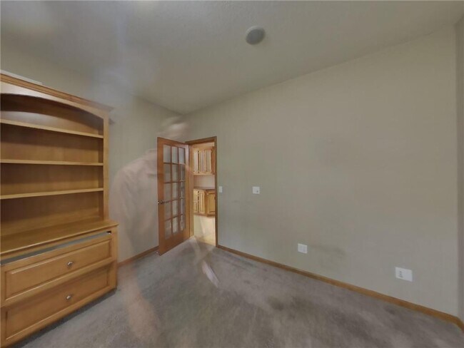 Building Photo - 8915 Umbria Pl N