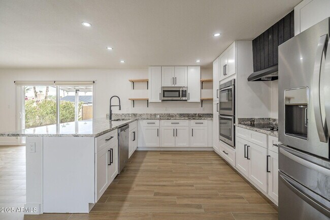 Building Photo - 2030 E Duke Dr