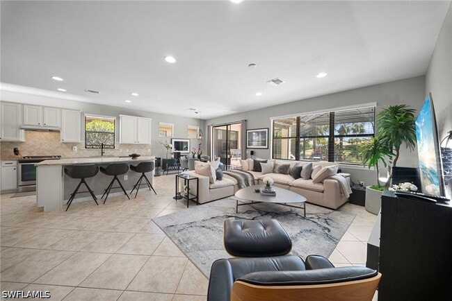 Building Photo - 7052 Live Oak Dr