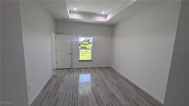 Building Photo - 1027 Eisenhower Blvd