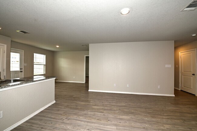 Building Photo - 7927 Dovers Den
