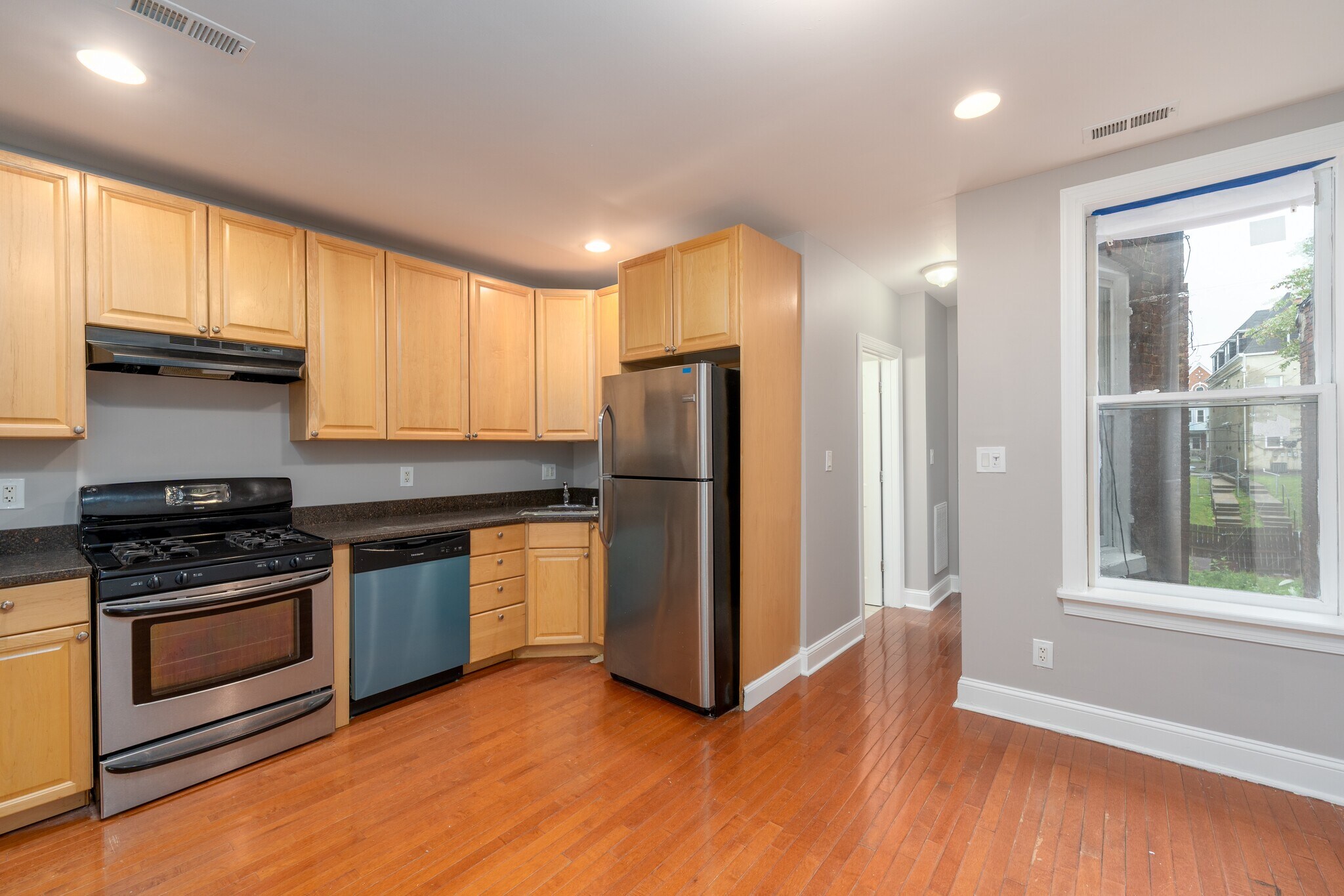 Kitchen - 2248 Brookfield Ave