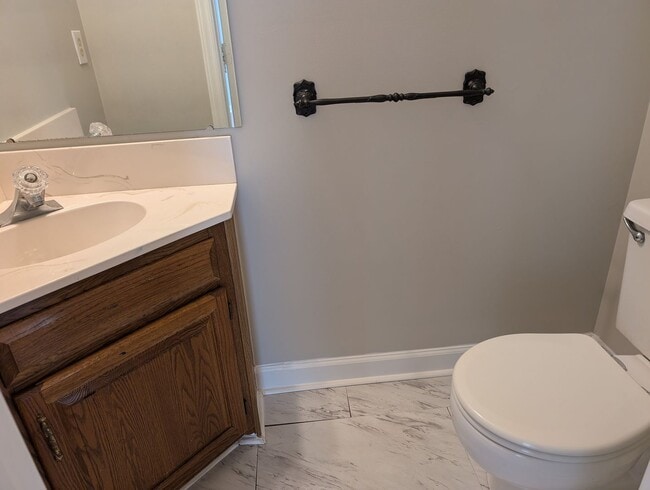 Building Photo - Beautiful home located on a cul-de-sac  in...