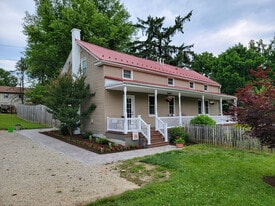 Building Photo - 557 Pitney Rd