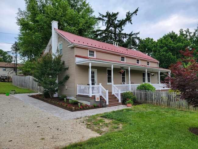 Building Photo - 557 Pitney Rd