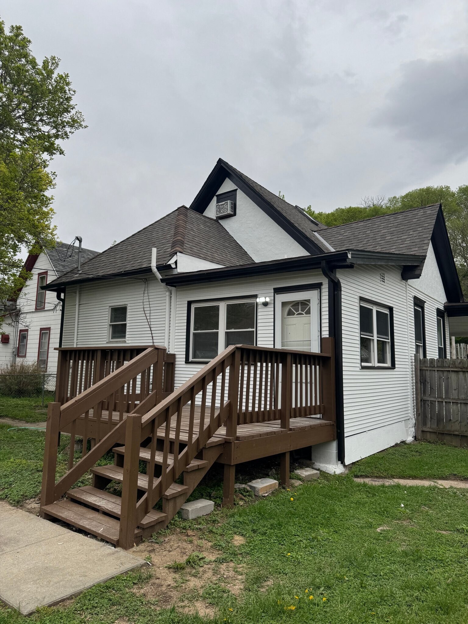 Building Photo - 221 Lincoln Ave