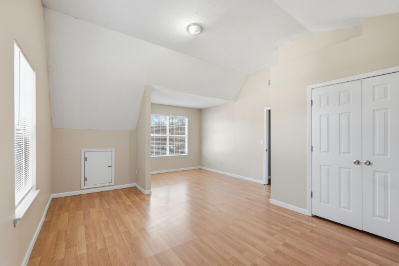 Building Photo - 589 Wren Walk