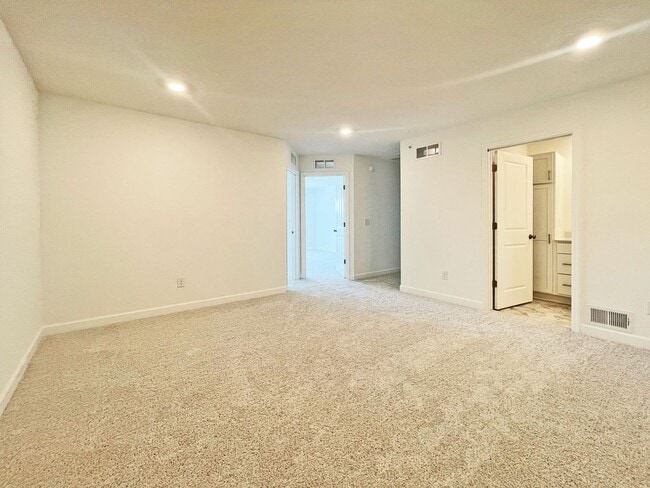 Building Photo - Brand New Townhome from Builder Never Lived In with Large Primary Suite, Loft-Office, 3 Baths and...