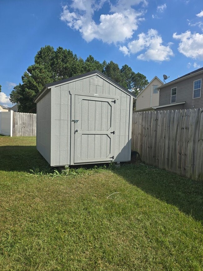 Building Photo - NEW LISTING!!!!!