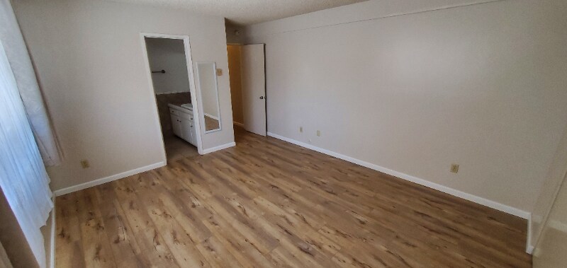 Building Photo - 2213 Voorhees Ave