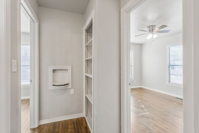 Building Photo - One Bedroom in Plaza District-$500 Off in ...