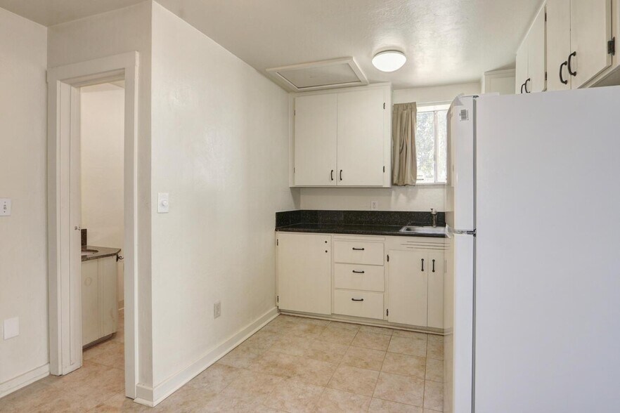 Building Photo - 2321 River Cats Aly