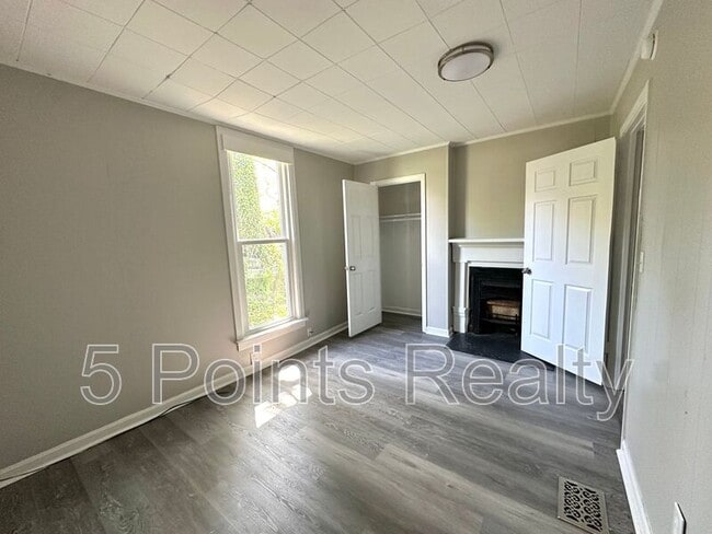 Building Photo - 1102 Batts Blvd