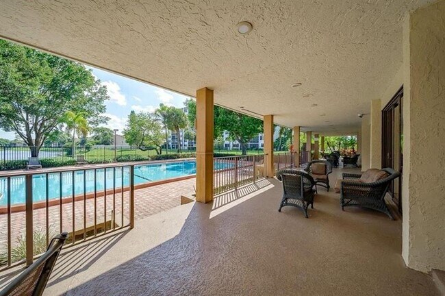 Building Photo - 1256 S Military Trail