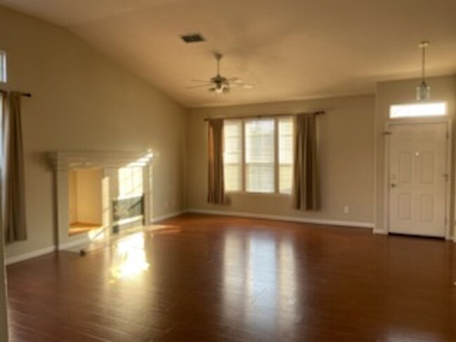 Primary Photo - 3 Bedroom, 2 Bath Home $200.00 Off 1st Mon...