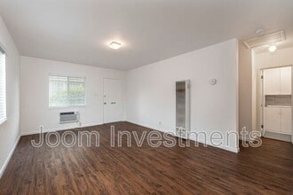 Building Photo - 818 Mayflower Ave