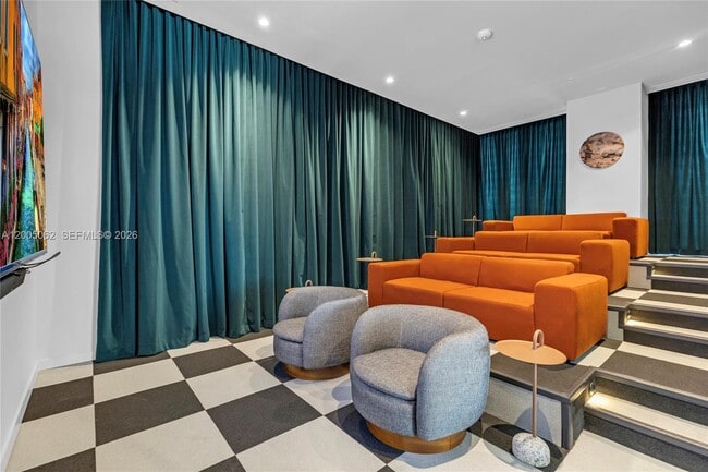 Building Photo - 11 NE 6th St