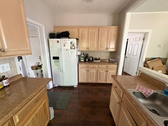 Building Photo - 532 Middleton Dr