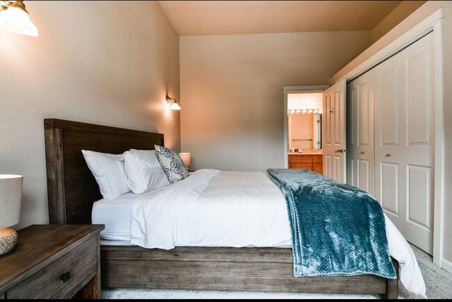Building Photo - Stylish Craftsman-Flex Lease Term