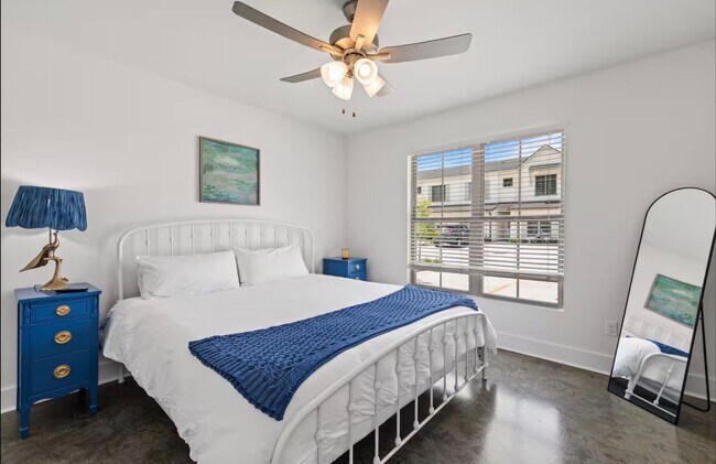 Building Photo - FOR RENT in LAFAYETTE!