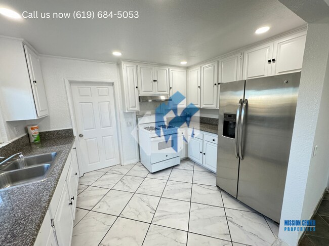 Building Photo - 5256-5260 Groveland Drive