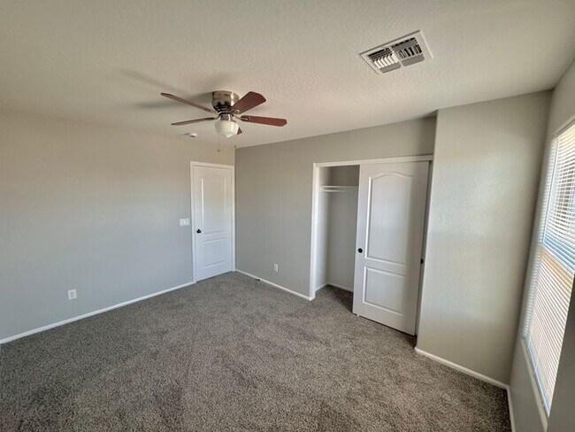 Building Photo - Stunning 4Bedrooms/2.5 Bath Home!