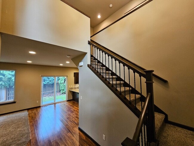 Building Photo - 713 Park Ln