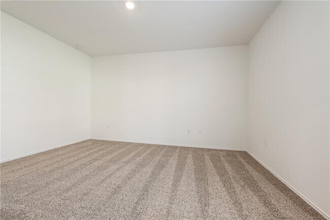 Building Photo - 5920 Eden Dr