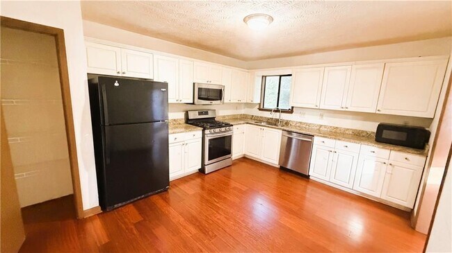 Building Photo - 4031 Sugar Mill Dr