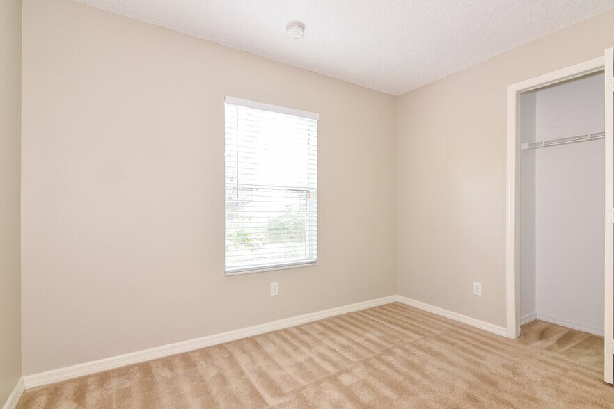 Building Photo - 4328 Venice Dr