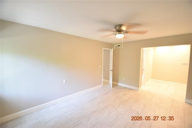 Building Photo - 877 114th Ave N