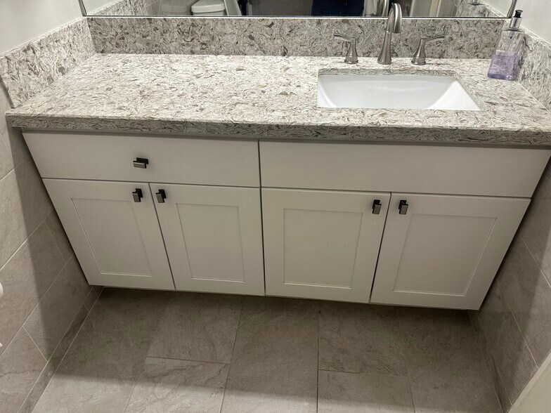 Building Photo - 932 Peninsula Ave