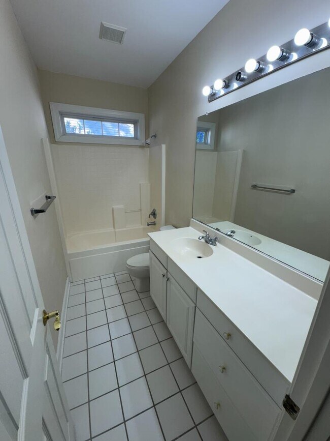 Building Photo - 99 Muirfield Dr