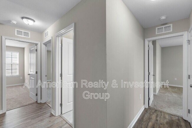 Building Photo - 426 Eisenhower Dr