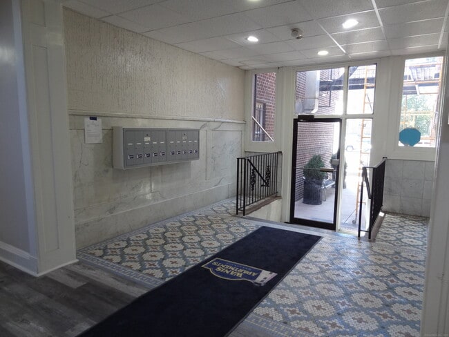 Building Photo - 2806 Fairfield Ave