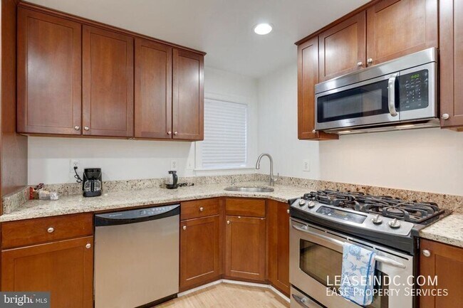 Building Photo - 21 Q St NW