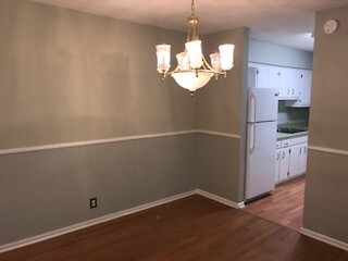 Building Photo - Newly renovated Unit Close to Downtown!